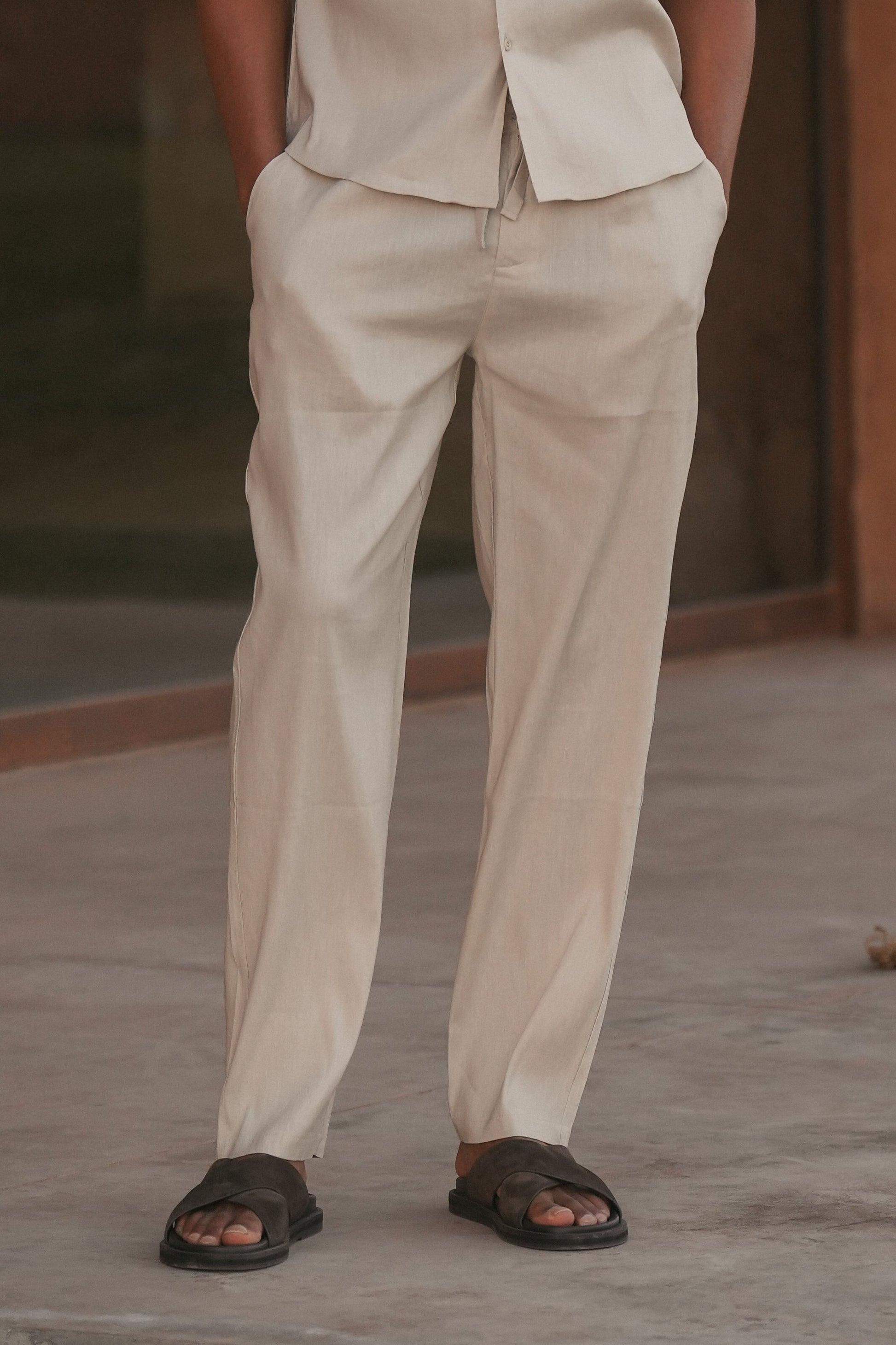 THE LINEN TROUSERS
