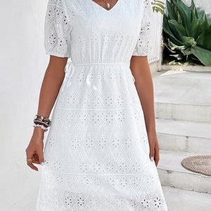 Amélie broderad klänning – tidlös elegans med fina detaljer